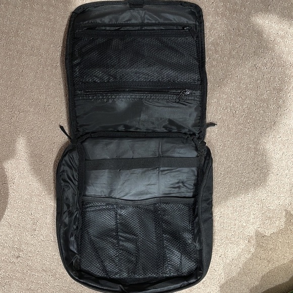 OLAY Travel Pouch - Picture 3 of 4